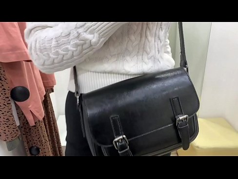 ❤️ Melancap awam perempuan jalang FeralBerry dengan dildo di dalam bilik pemasangan ️ Video persetan pada kami ms.bsglass.ru ❌